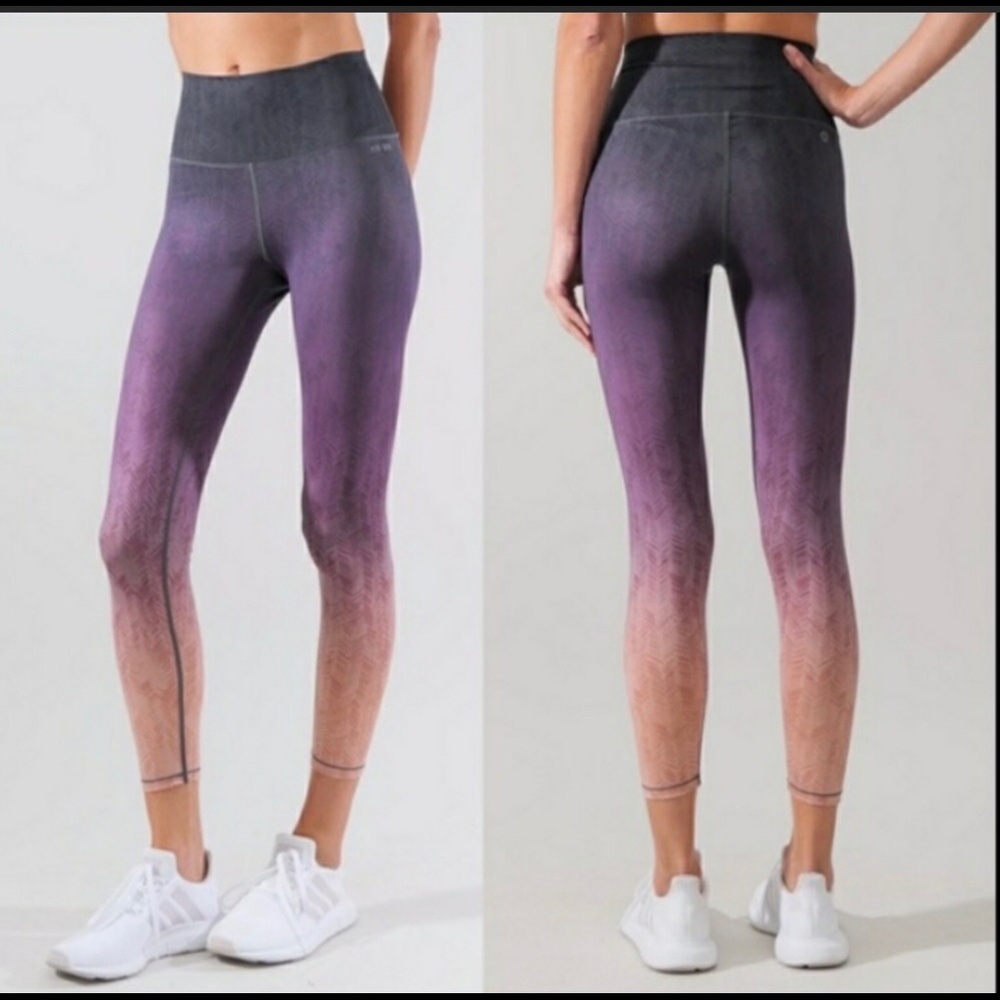 - AR 33 Ombré Leggings